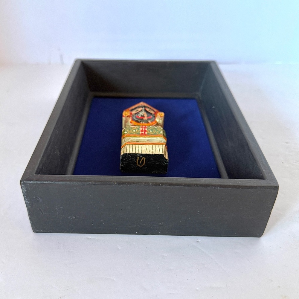Vintage Framed Hand-Carved Jagannath Wooden Figurine from India Blue Velvet - Picture 5 of 15
